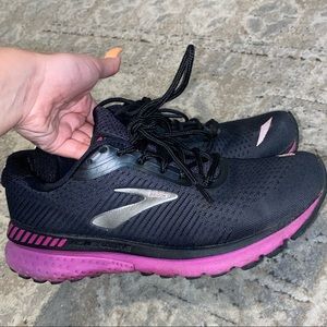 Brooks adrenaline black